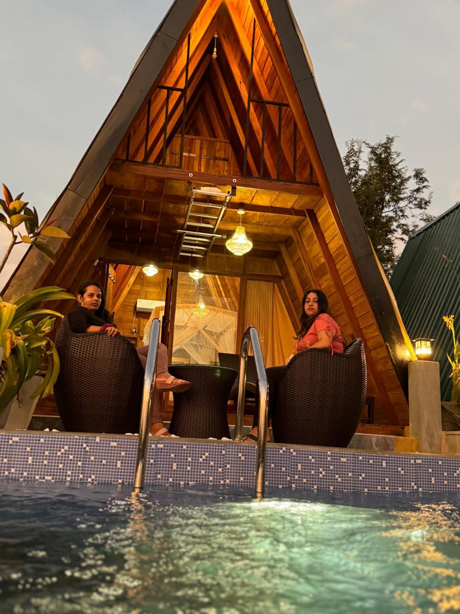Sundown Lake Hotel & Spa Habarana Exterior photo