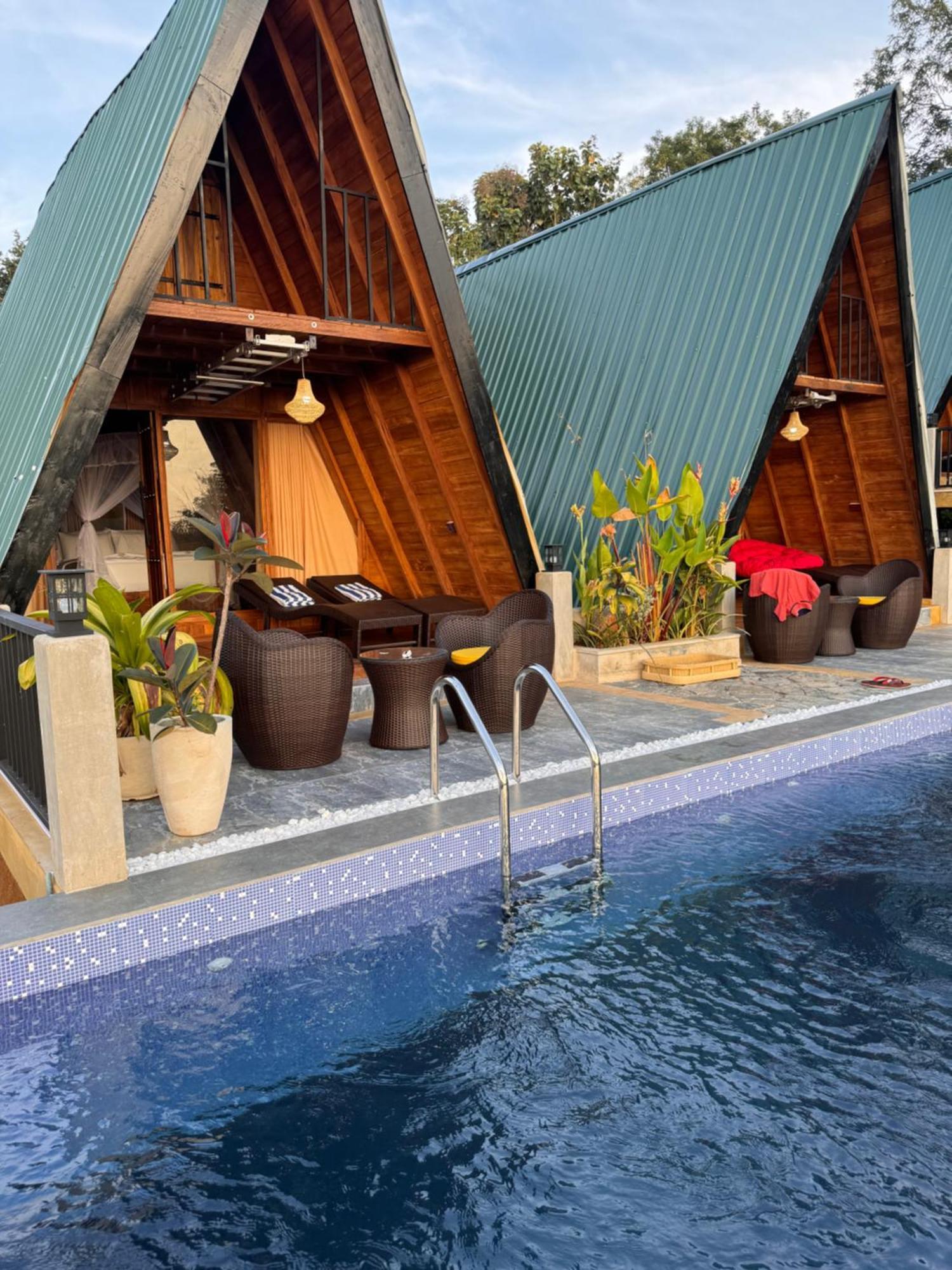Sundown Lake Hotel & Spa Habarana Exterior photo