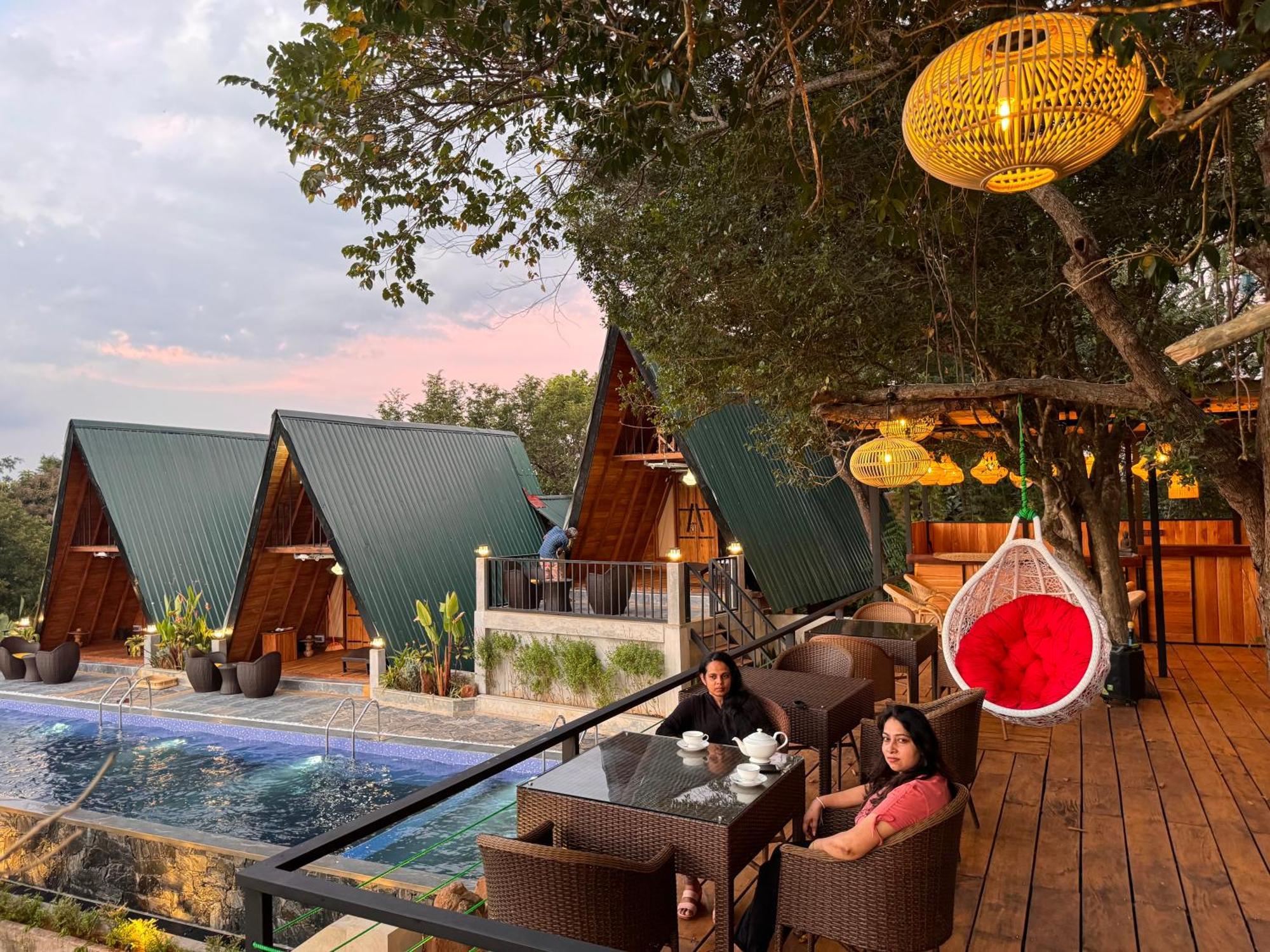 Sundown Lake Hotel & Spa Habarana Exterior photo